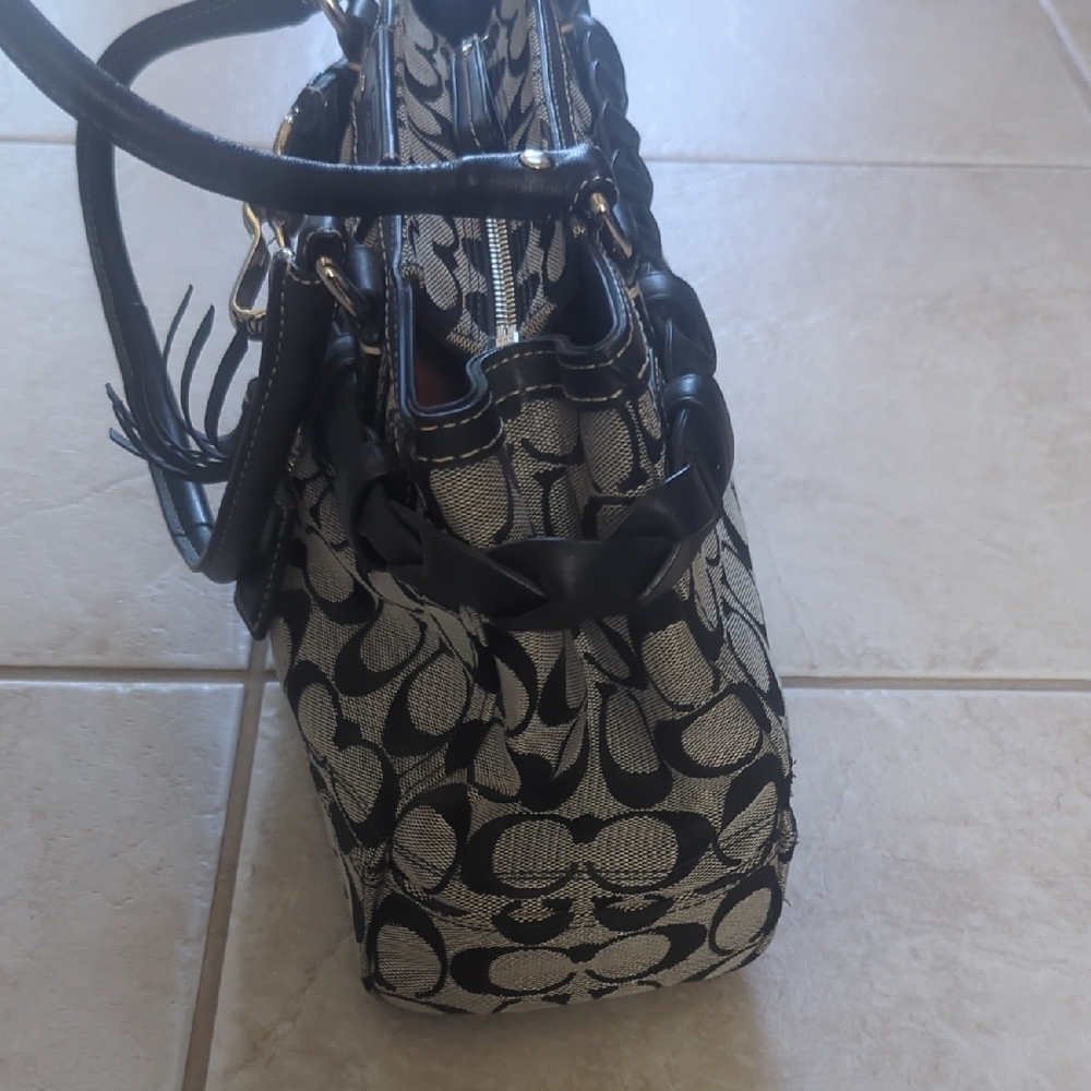 Coach Black and Gray Signature Hamptons Tote Signature C Bag - Picture 7 of 12